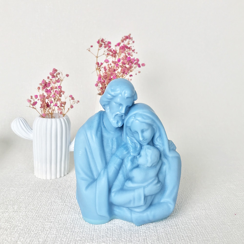 A family of three embracing silicone molds, a family of gypsum aromatherapy candle ornaments DIY molds 8587 -  - 2