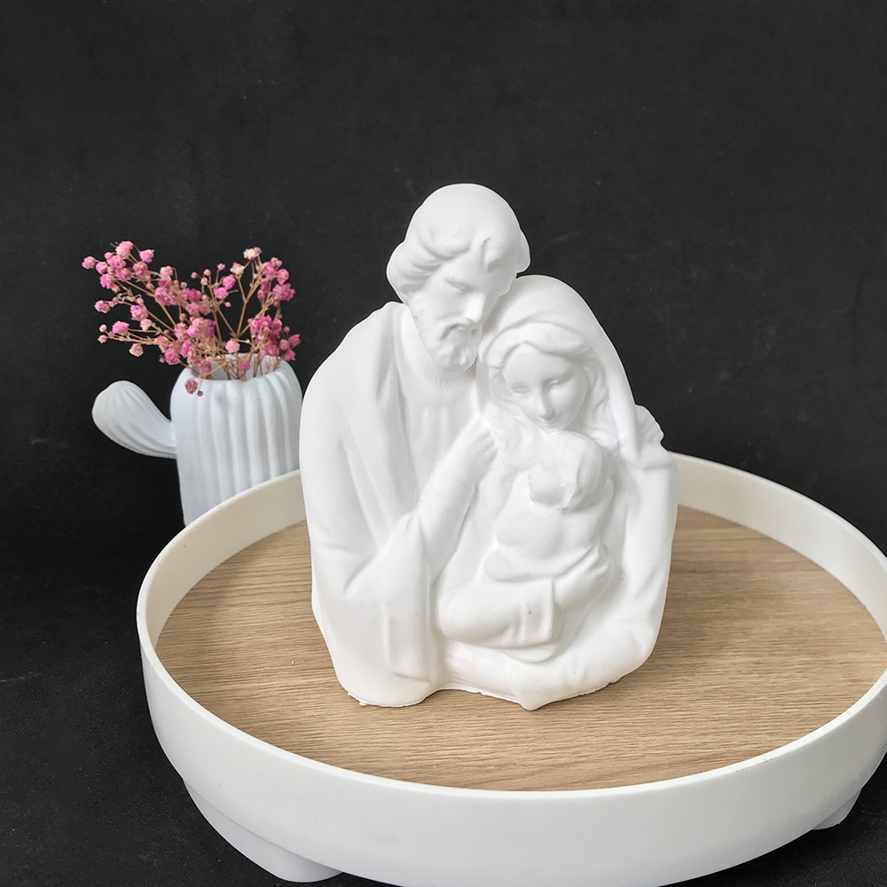 A family of three embracing silicone molds, a family of gypsum aromatherapy candle ornaments DIY molds 8587 -  - 7